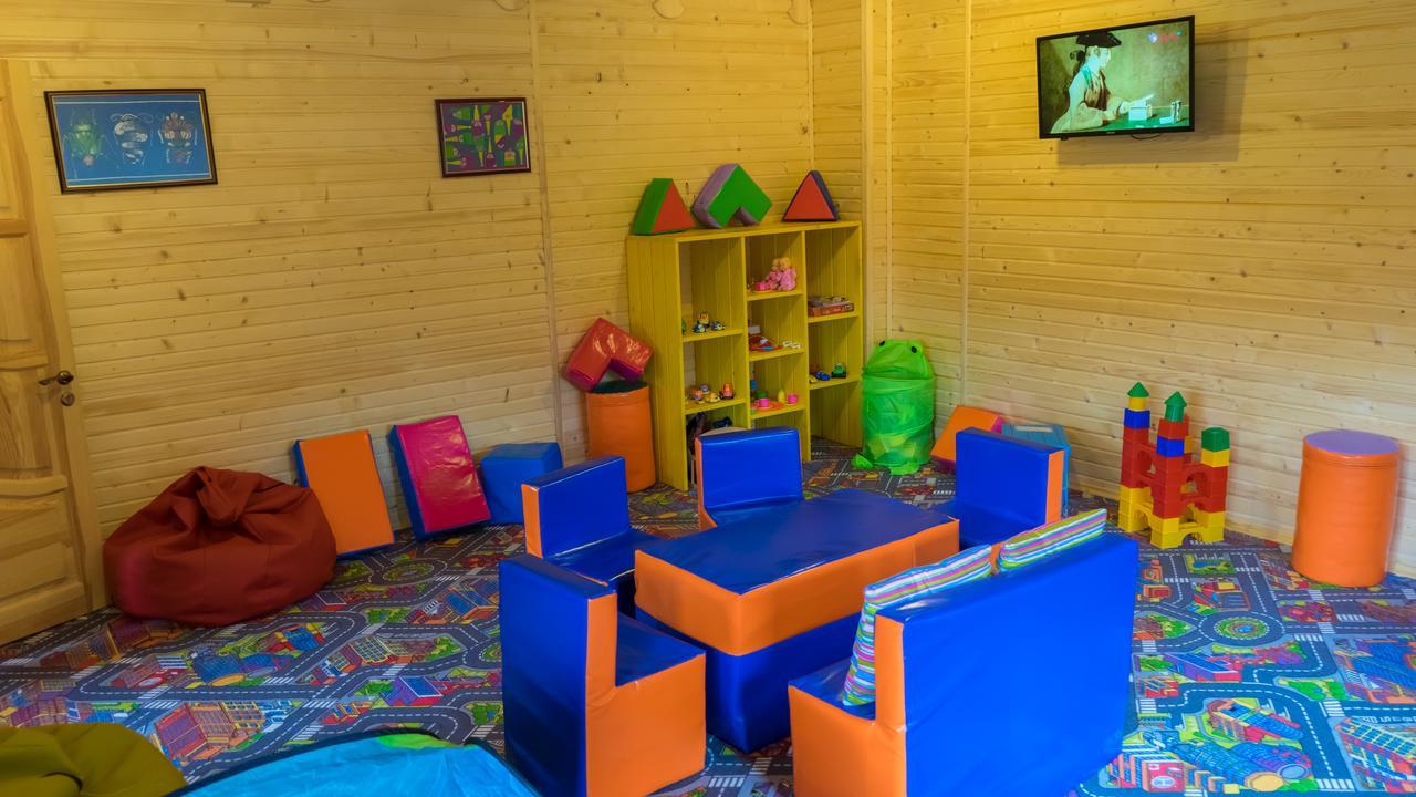Family Hotel Kaskad Boekovel Buitenkant foto